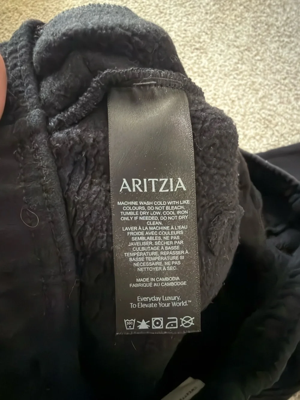 Aritzia Tna Cozy Sweatfleece Mega Cargo Sweatpant Black M Regular